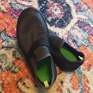 OOFOS Women’s OOMG Fibre Low Shoe - Black Grey